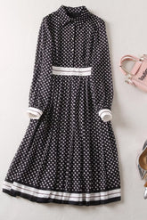 Vestido negro de Kate Middleton con corte en A y largo hasta la rodilla